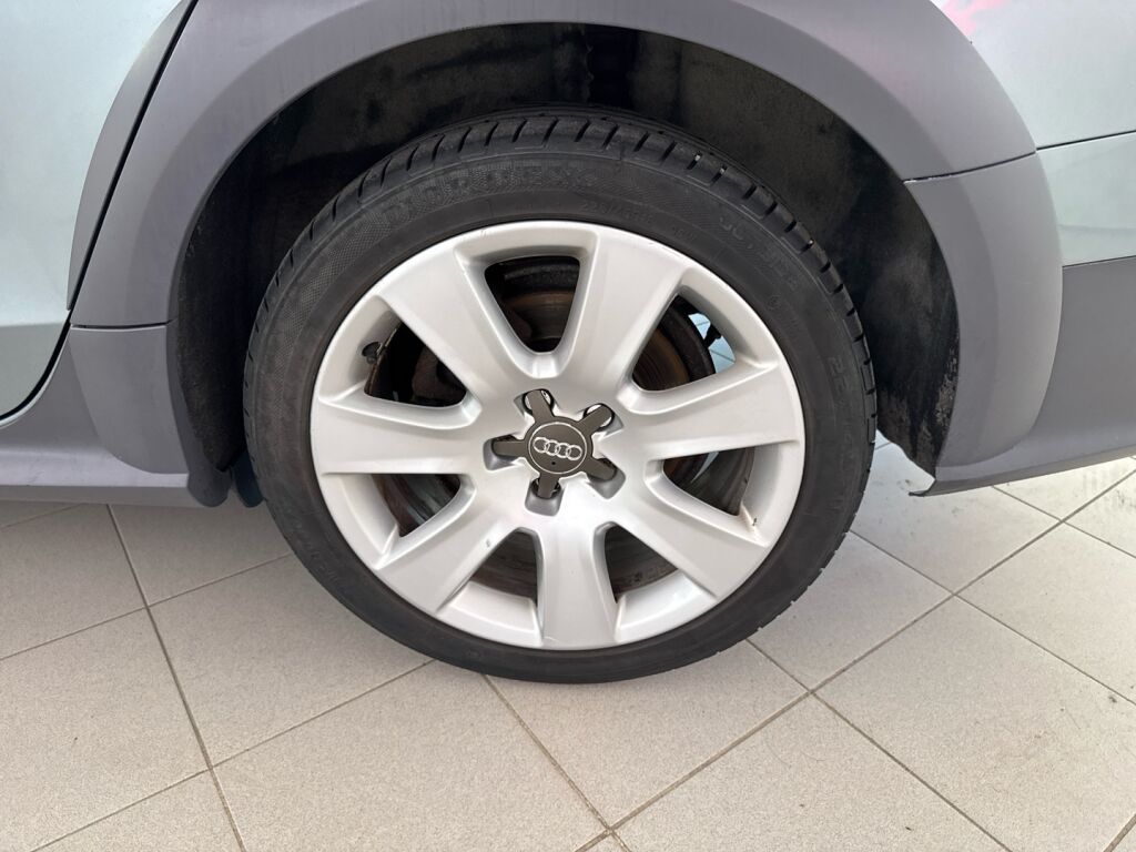 Audi A4 allroad quattro 2010 Harmaa