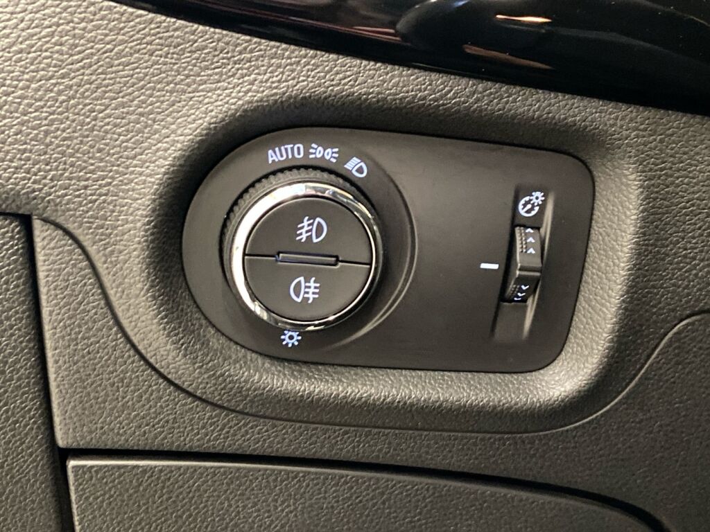 Opel Astra 2018 Musta