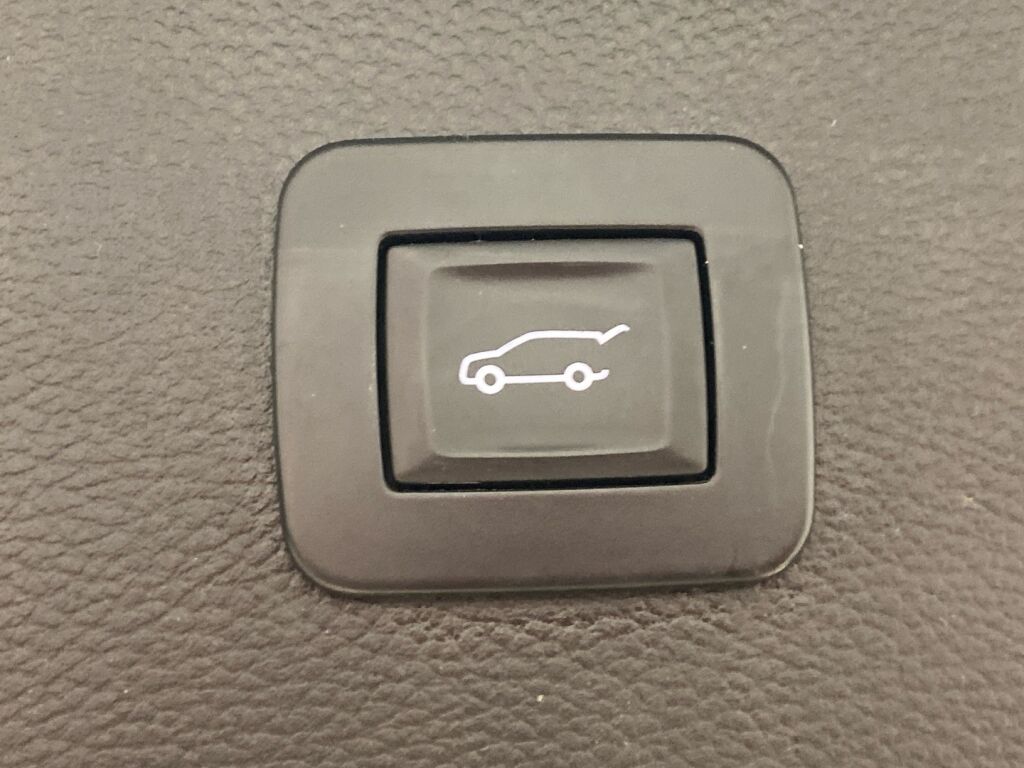 Opel Astra 2018 Musta