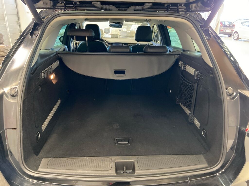 Opel Astra 2018 Musta