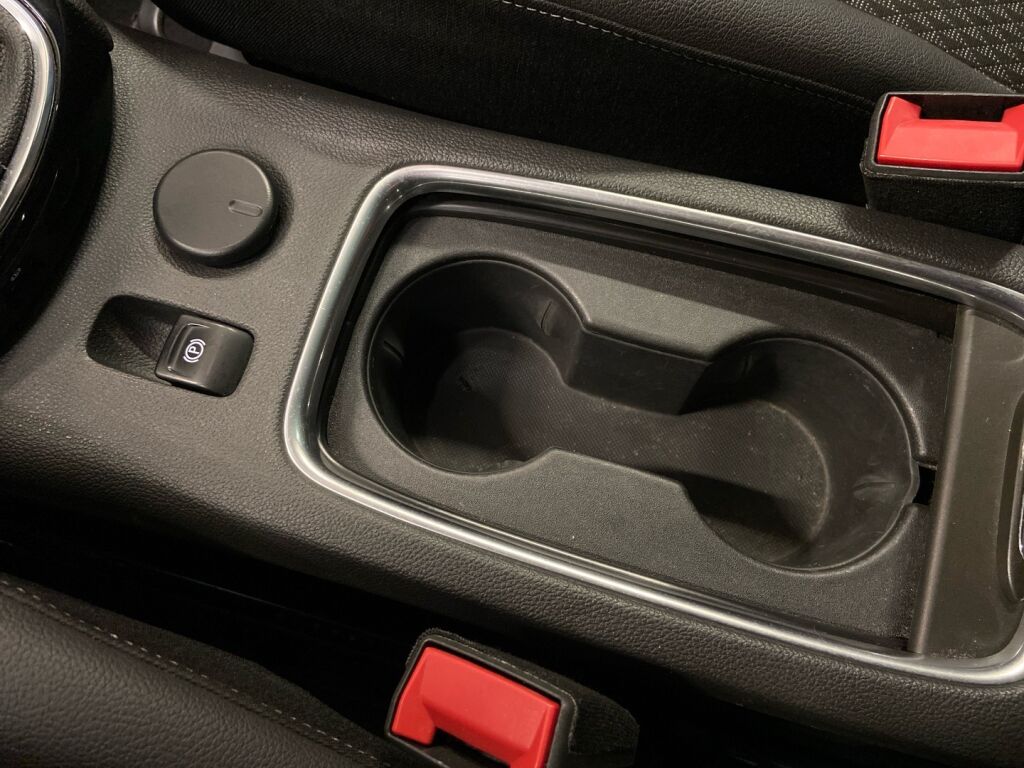 Opel Astra 2018 Musta