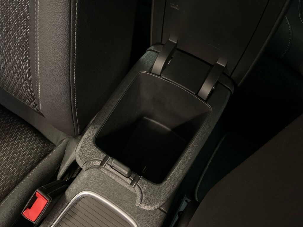 Opel Astra 2018 Musta