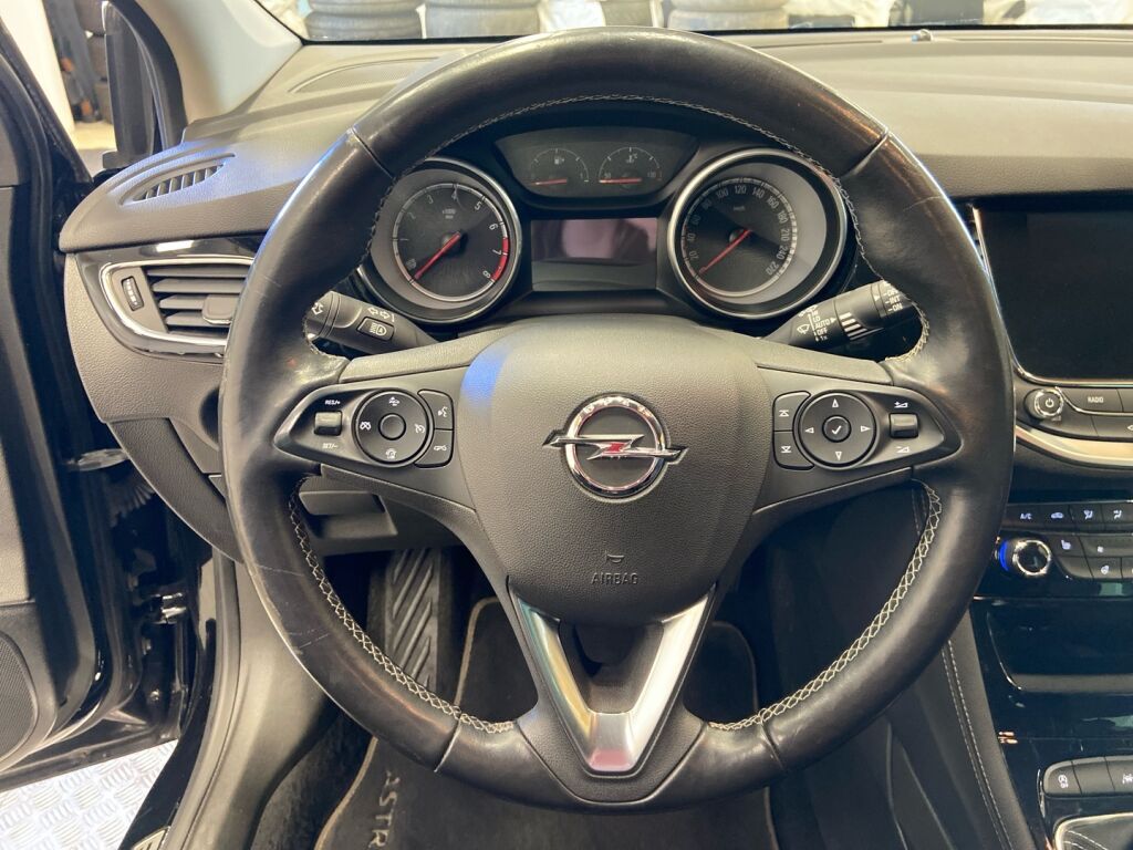 Opel Astra 2018 Musta