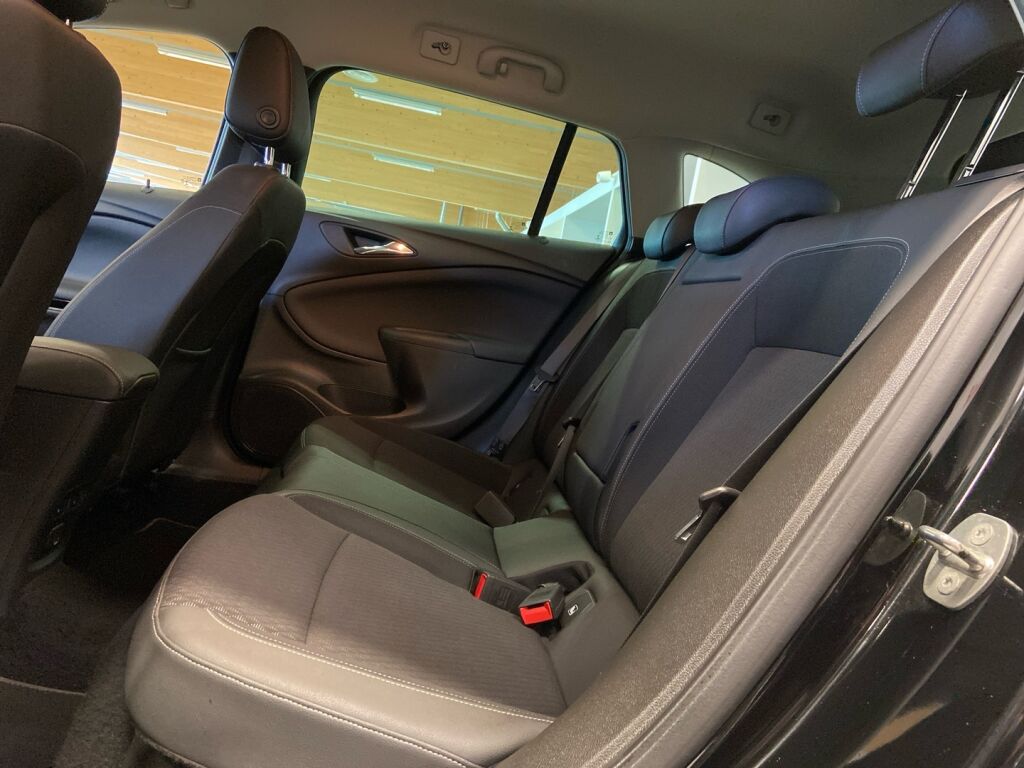 Opel Astra 2018 Musta