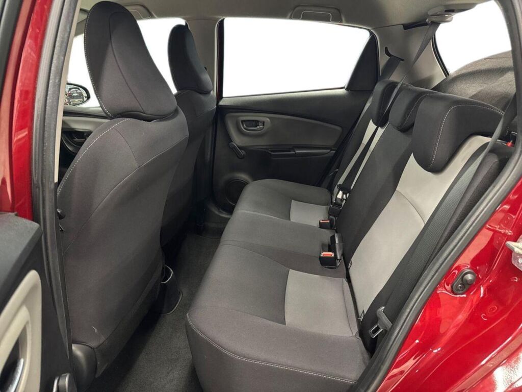 Toyota Yaris 2018 Metallinhohto Punainen