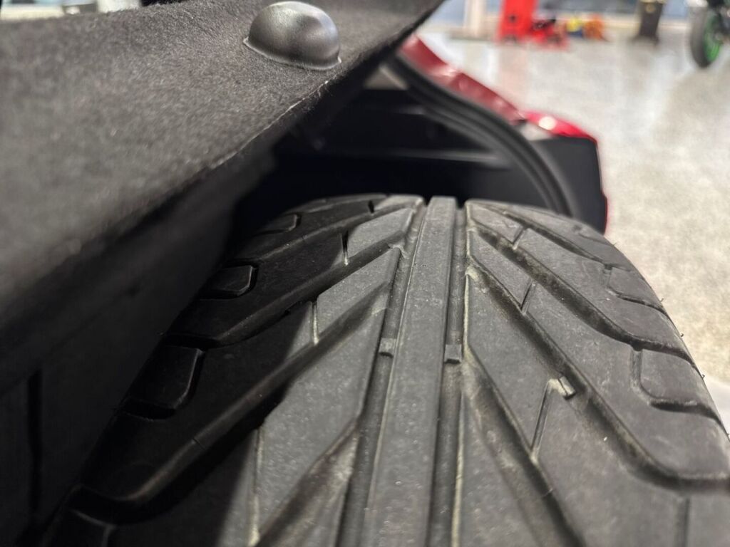 Toyota Yaris 2018 Metallinhohto Punainen