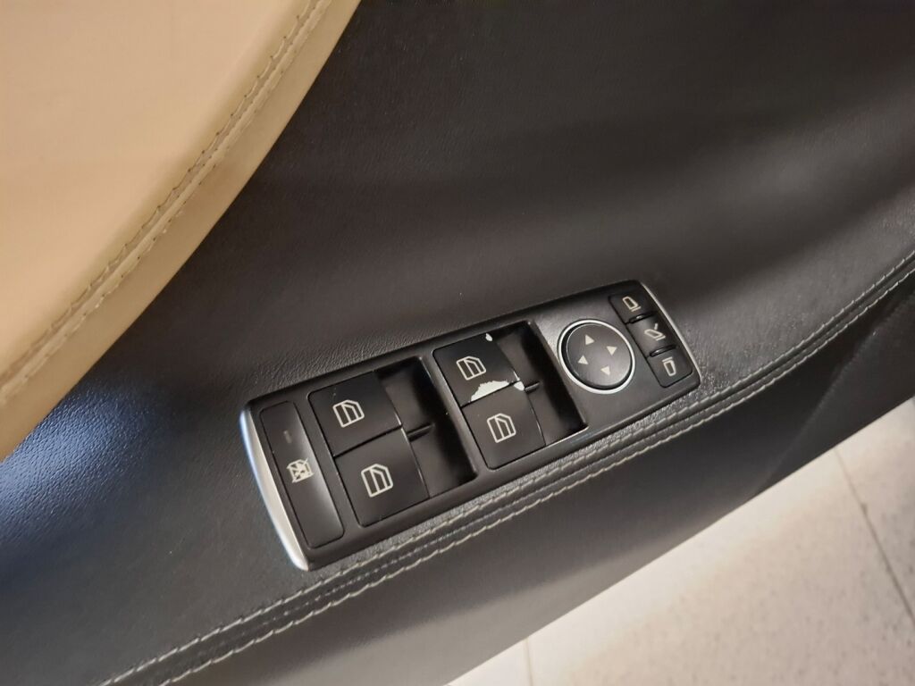 Tesla Model S 2014 Sininen