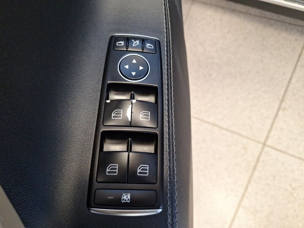 Tesla Model S 2014 Sininen