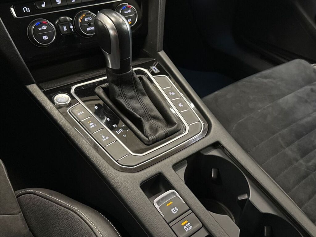 Volkswagen Passat 2020 Sininen