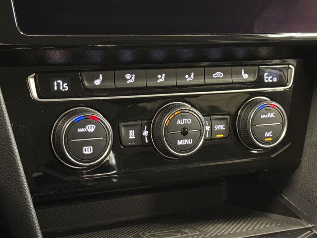 Volkswagen Passat 2020 Sininen