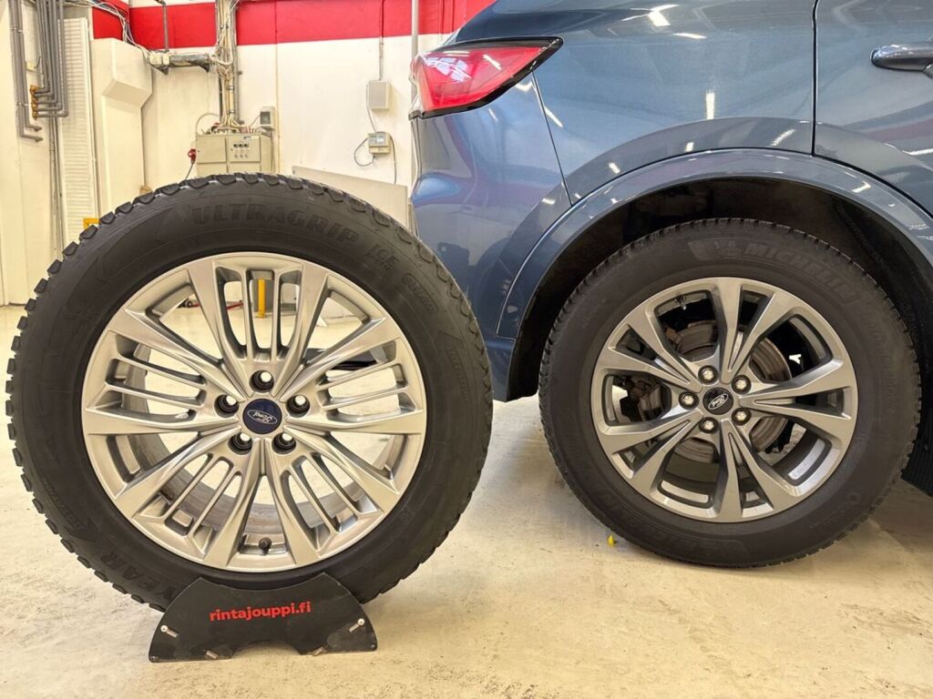 Ford Kuga 2020 Sininen