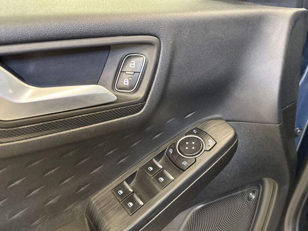 Ford Kuga 2020 Sininen