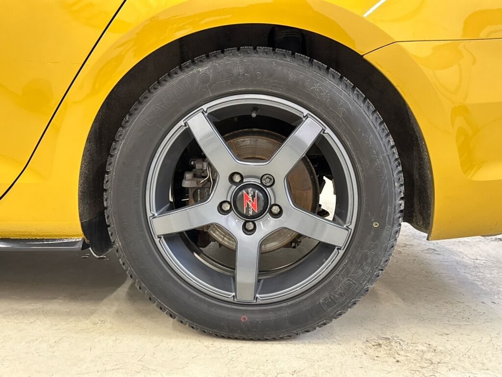 Volkswagen Golf 2019 Keltainen