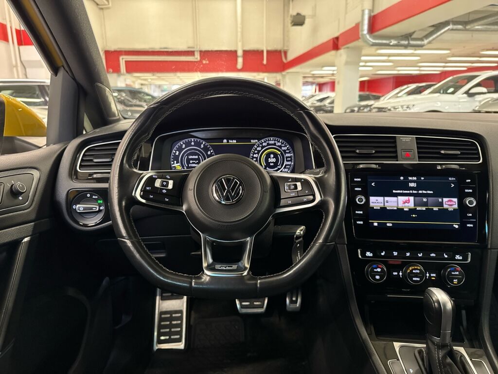 Volkswagen Golf 2019 Keltainen