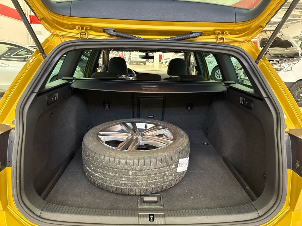 Volkswagen Golf 2019 Keltainen