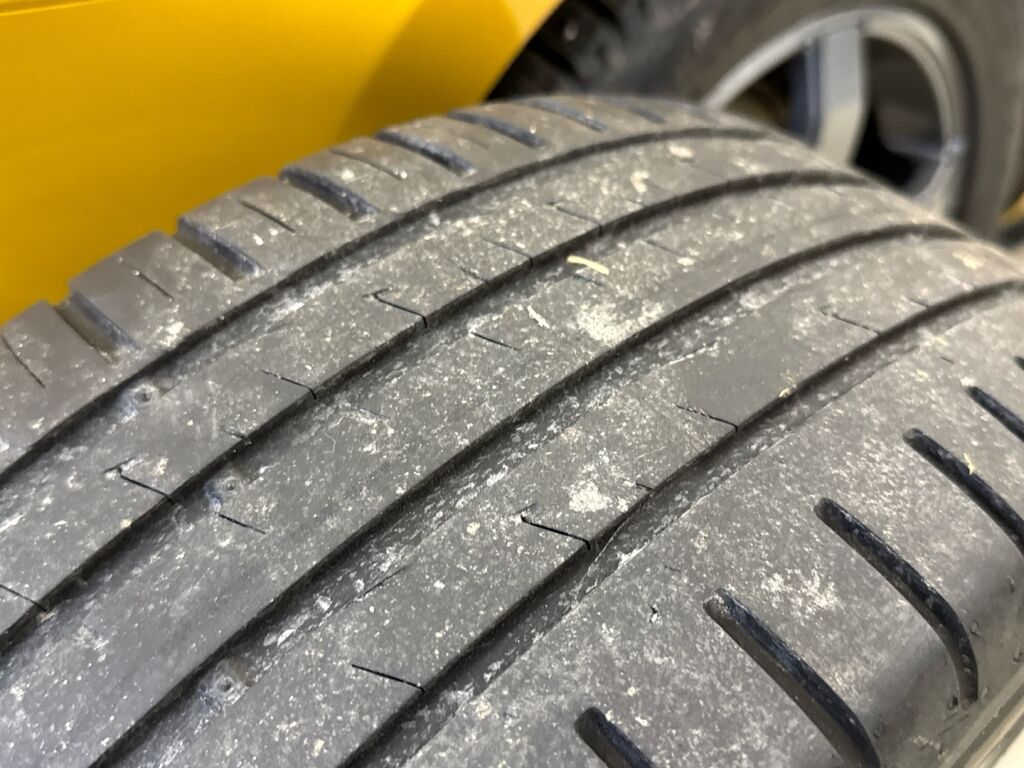 Volkswagen Golf 2019 Keltainen