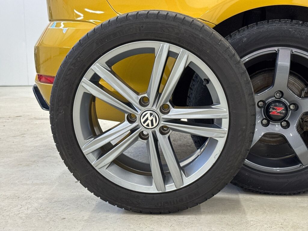 Volkswagen Golf 2019 Keltainen