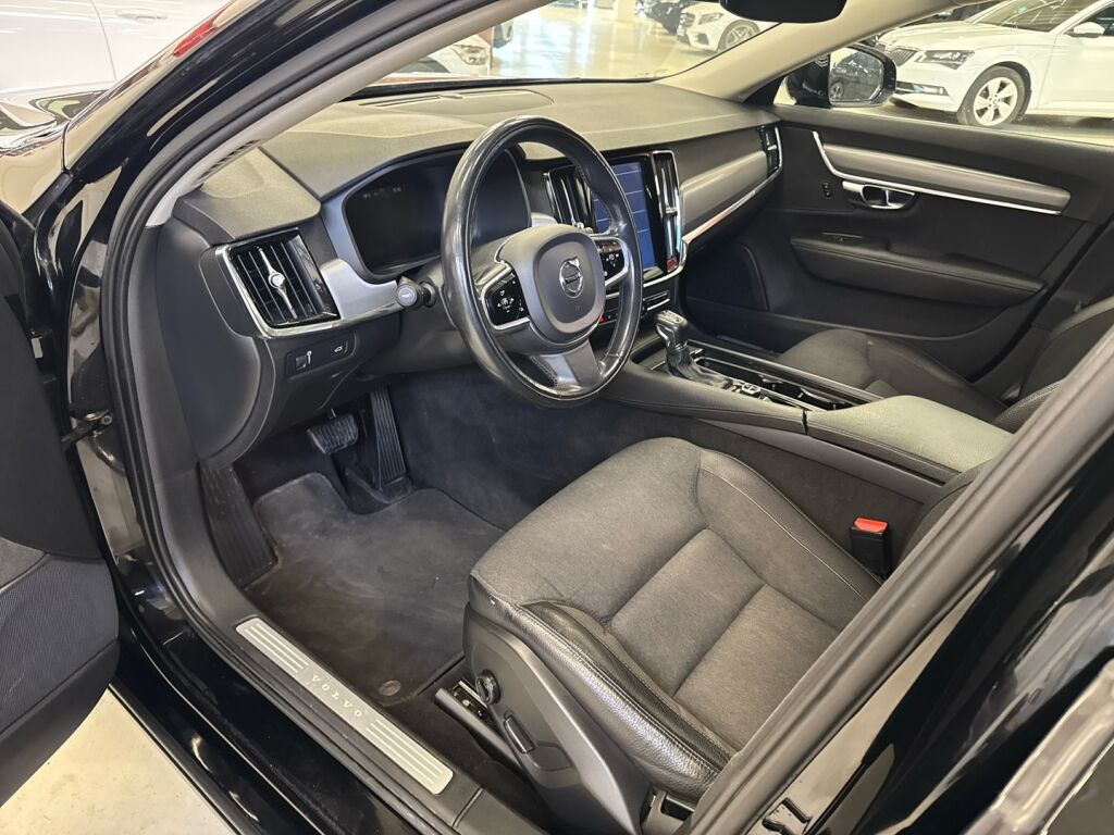 Volvo V90 2017 Musta