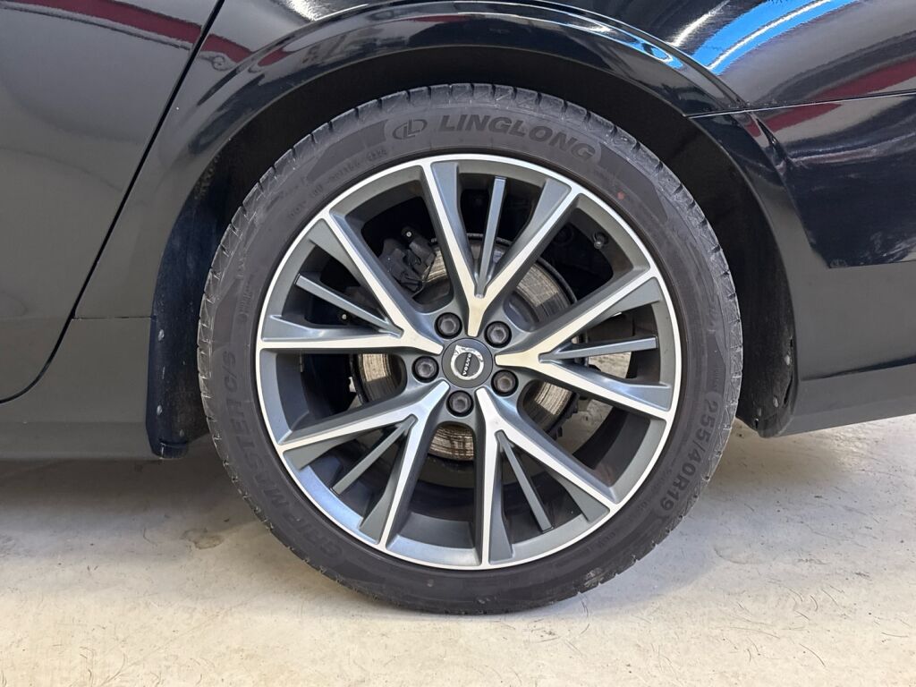 Volvo V90 2017 Musta