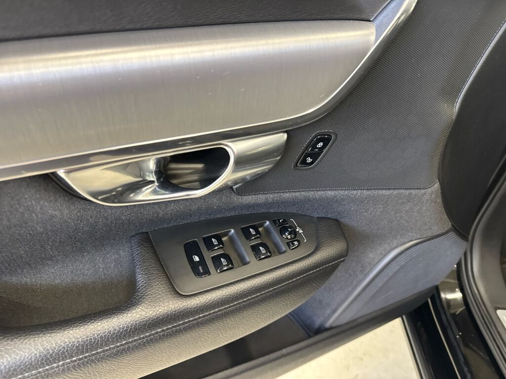 Volvo V90 2017 Musta