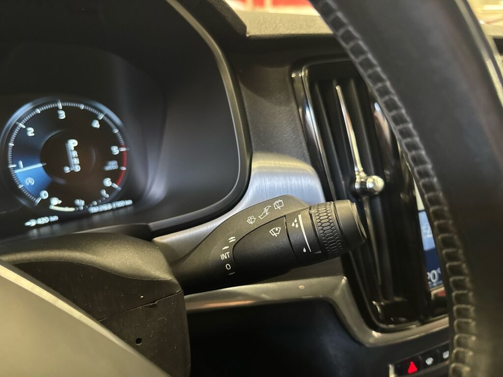 Volvo V90 2017 Musta