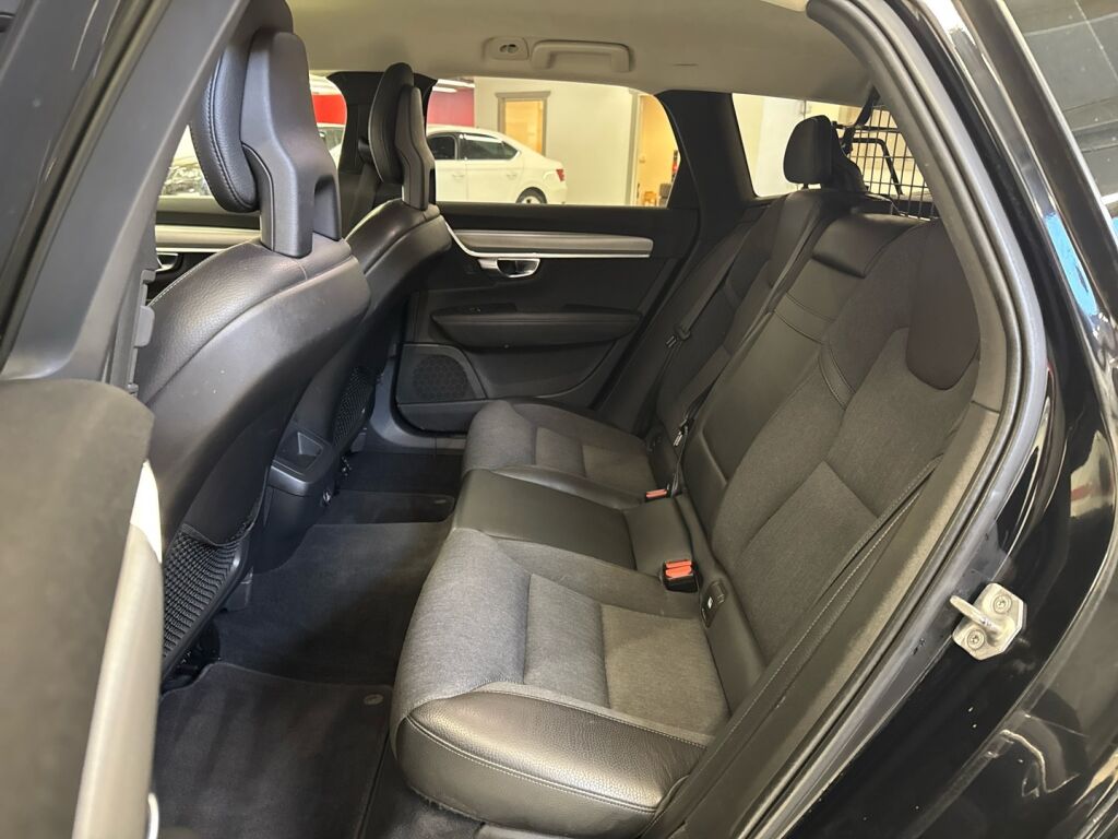 Volvo V90 2017 Musta