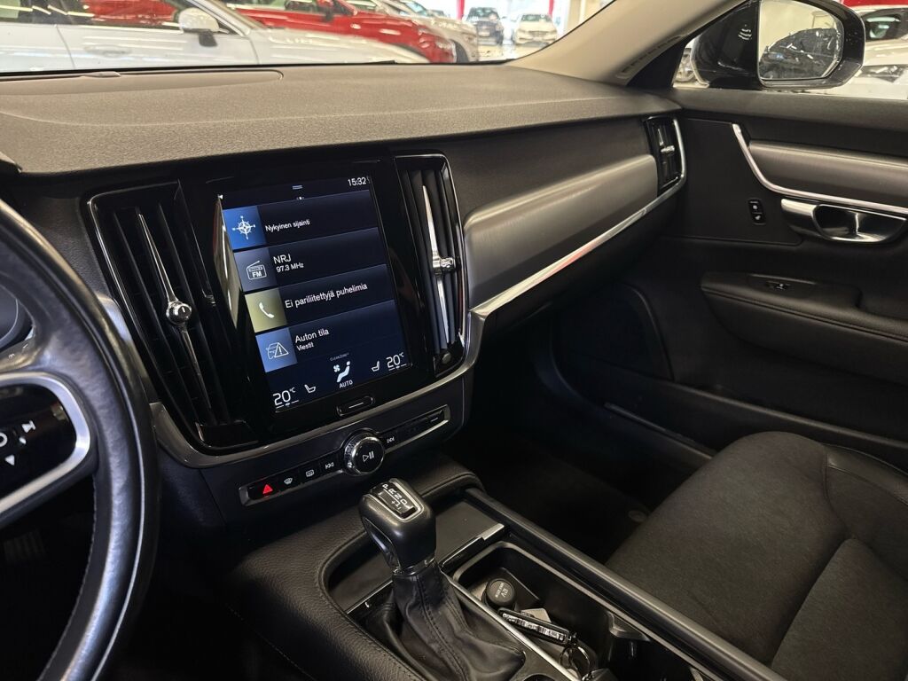 Volvo V90 2017 Musta