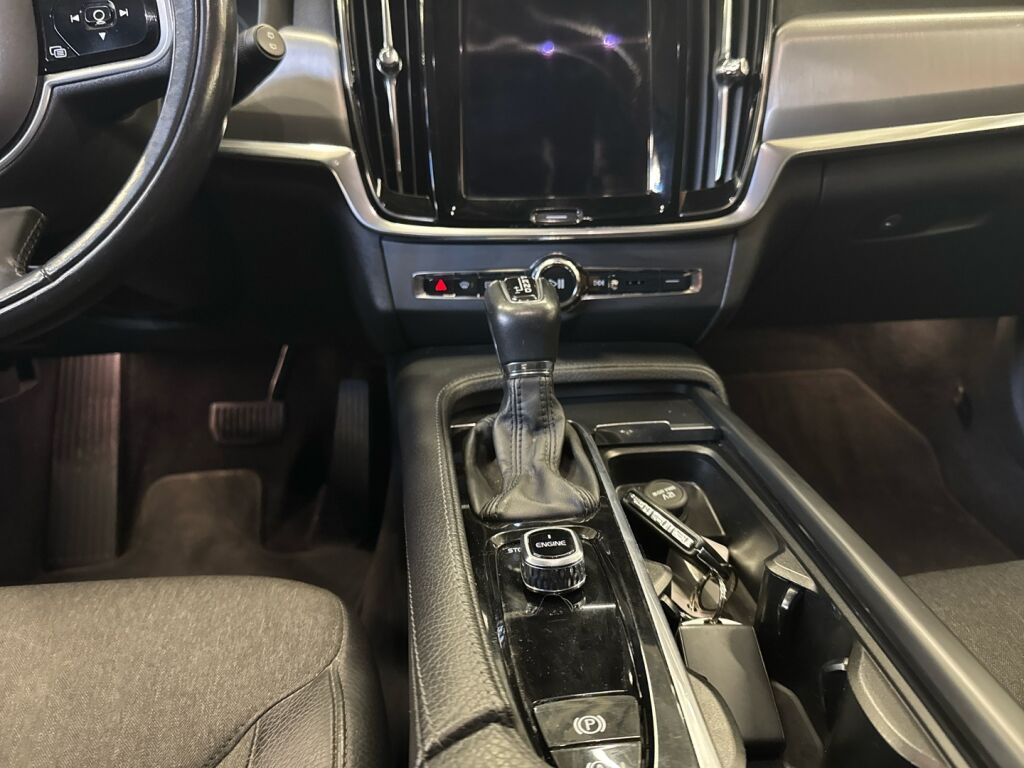 Volvo V90 2017 Musta