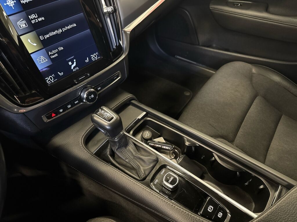 Volvo V90 2017 Musta