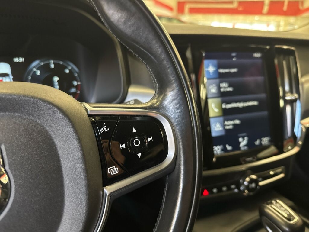 Volvo V90 2017 Musta