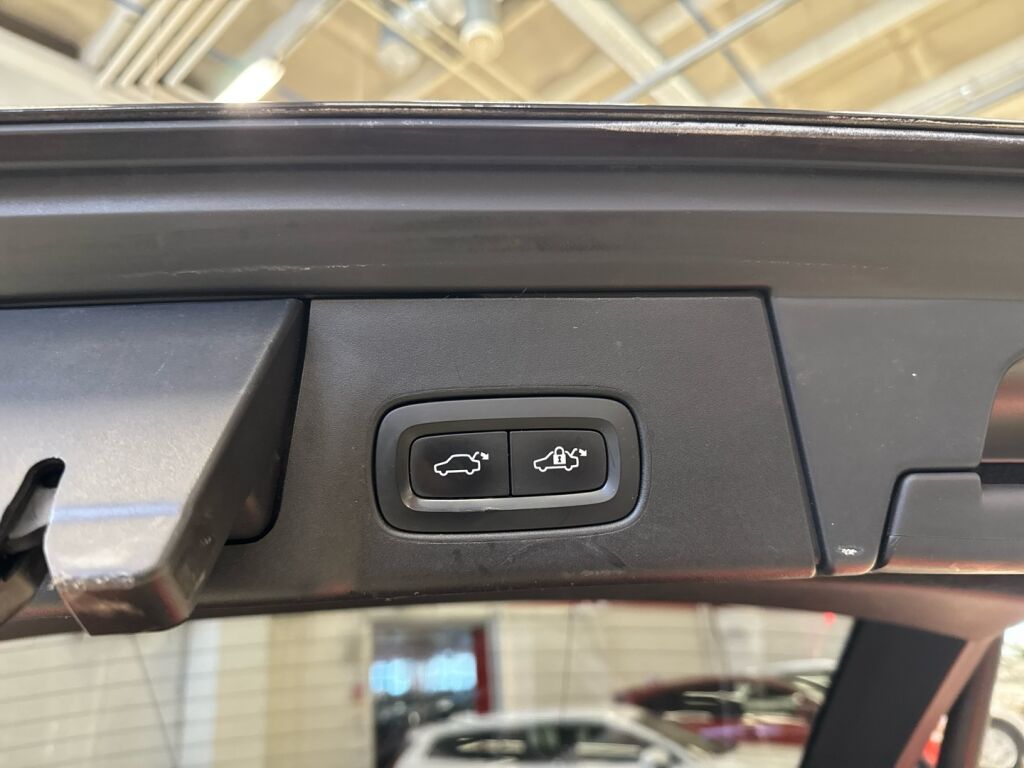 Volvo V90 2017 Musta