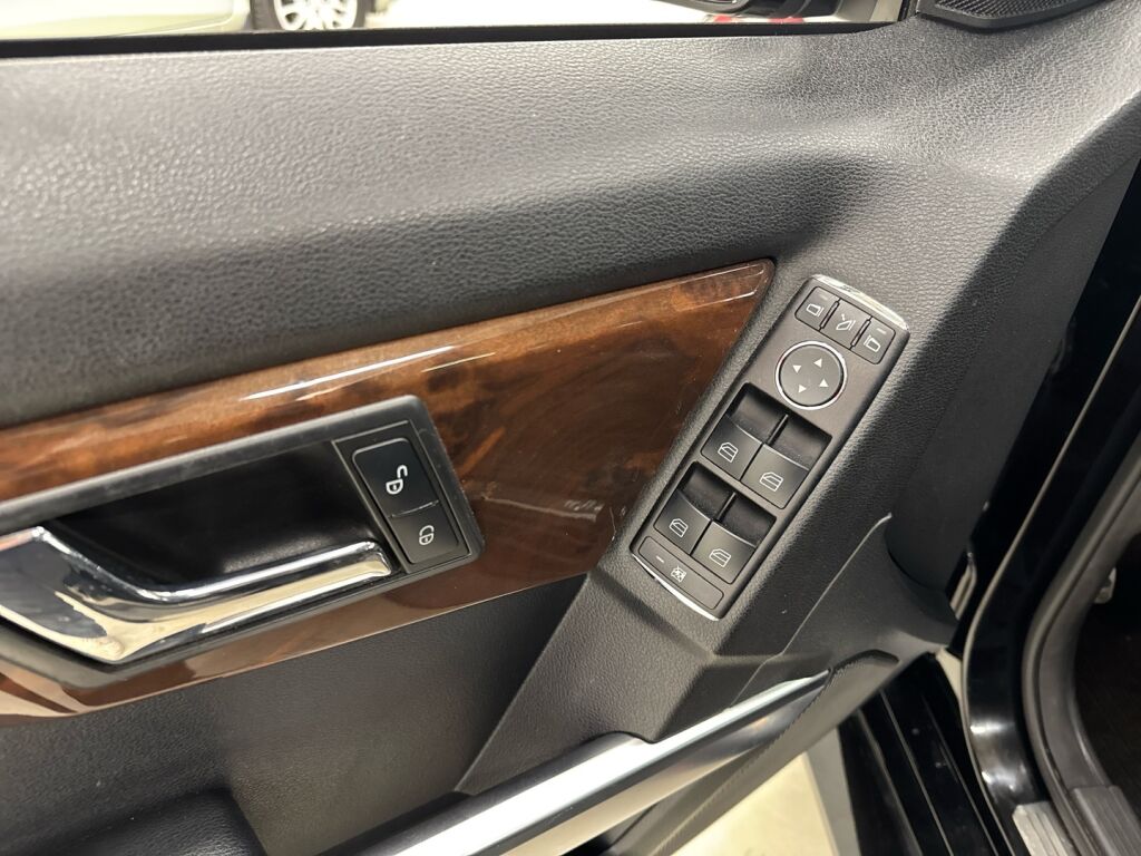 Mercedes-Benz GLK 2010 Musta