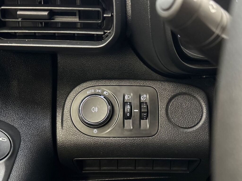 Opel Combo 2021 Valkoinen