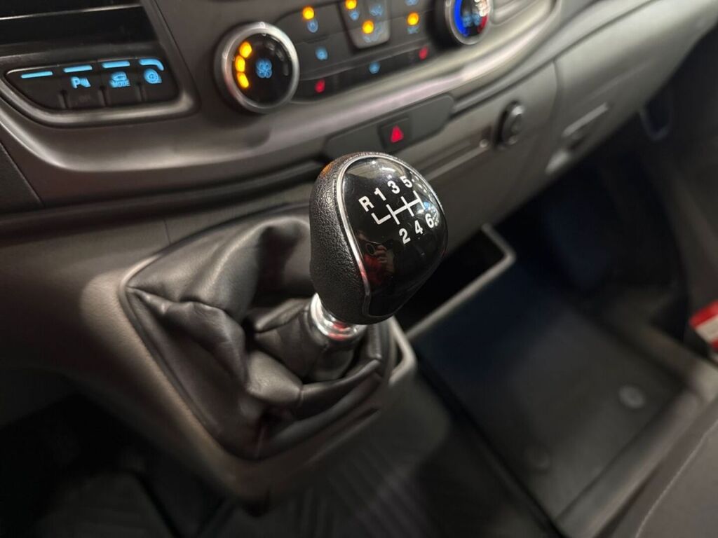 Ford Transit 2020 Valkoinen
