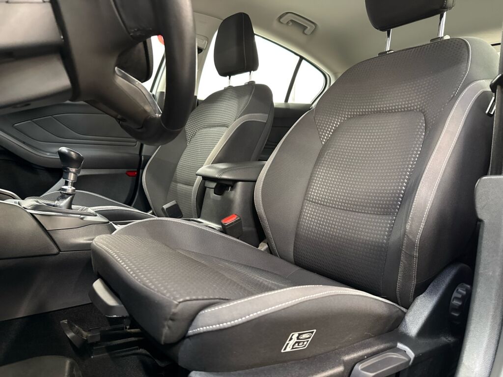 Ford Focus 2021 Valkoinen