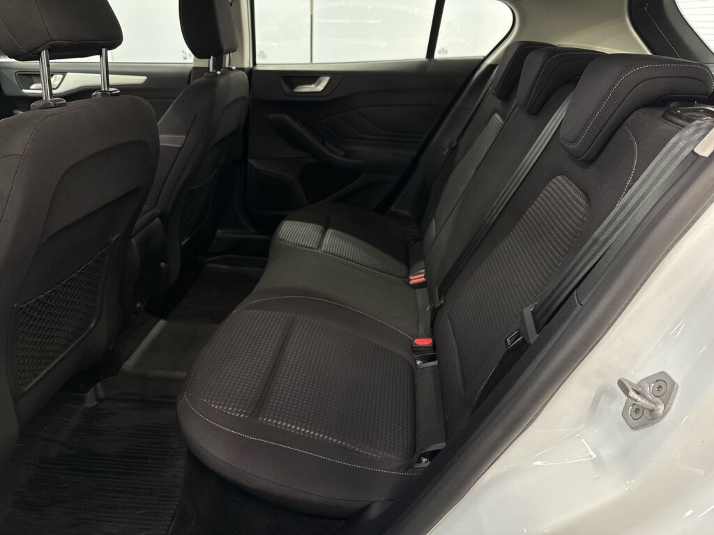 Ford Focus 2021 Valkoinen