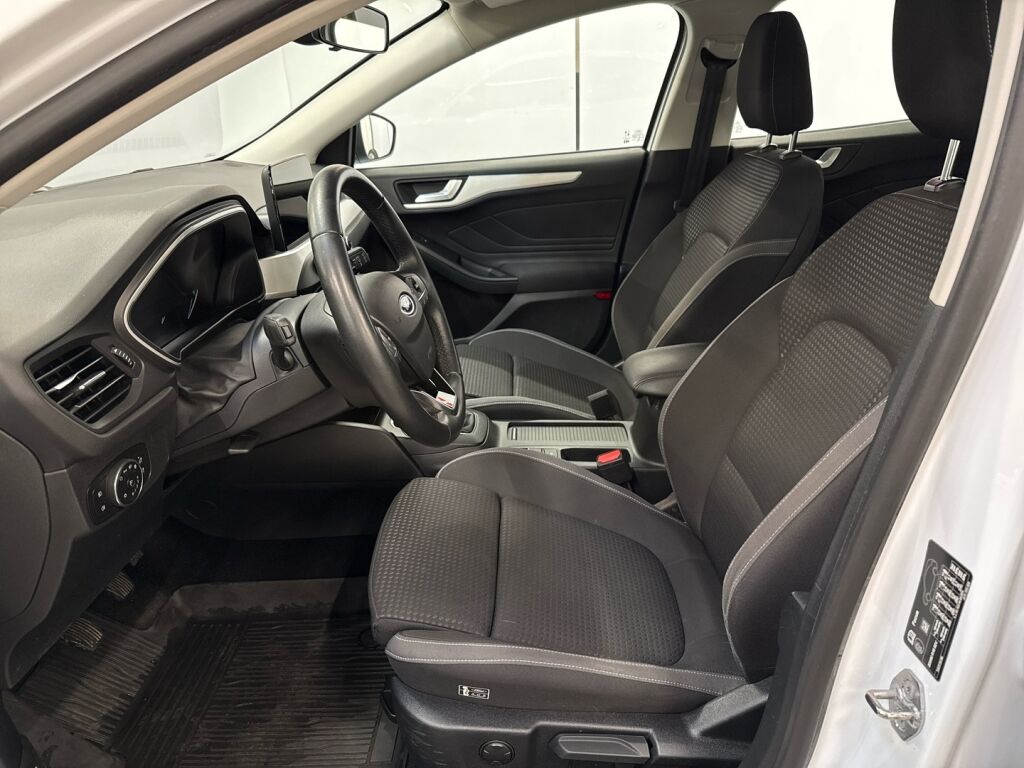 Ford Focus 2021 Valkoinen