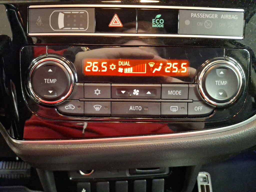 Mitsubishi Outlander PHEV 2019 Punainen