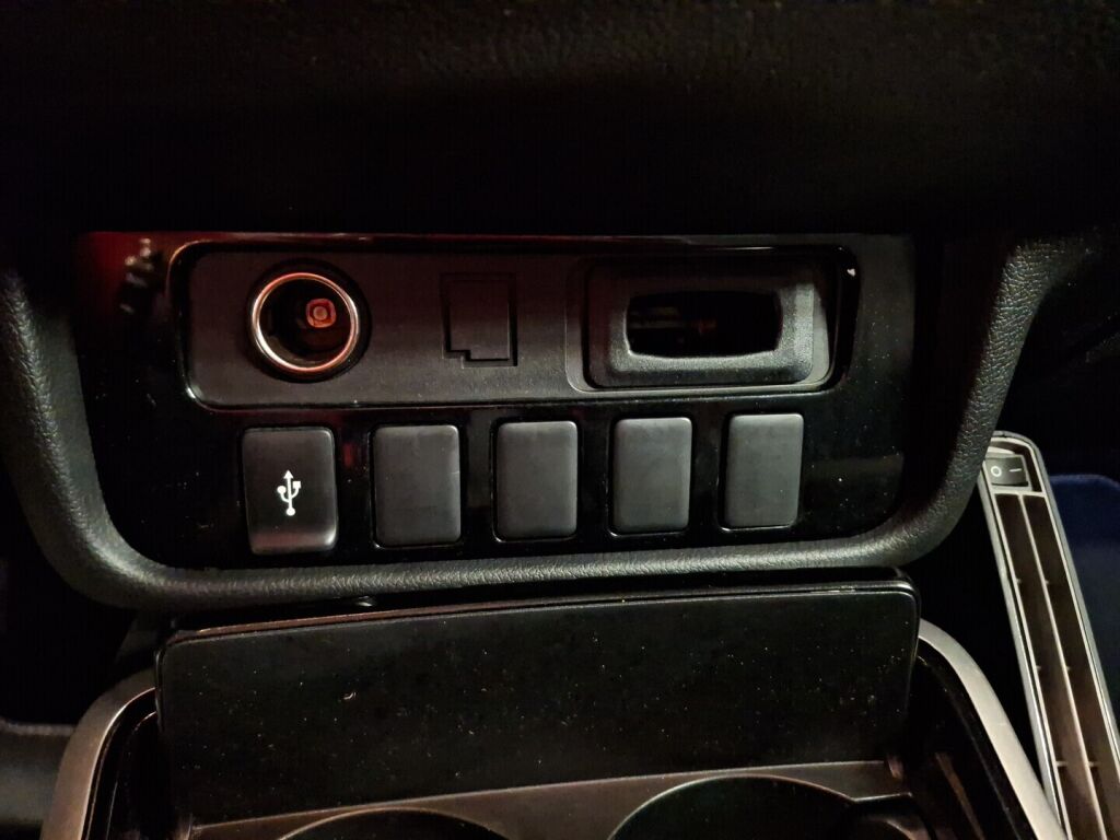 Mitsubishi Outlander PHEV 2019 Punainen