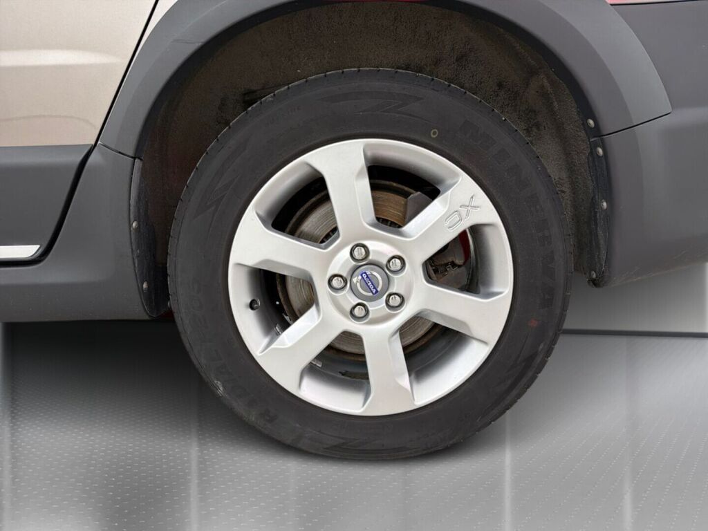 Volvo XC70 2010 Ruskea (beige)