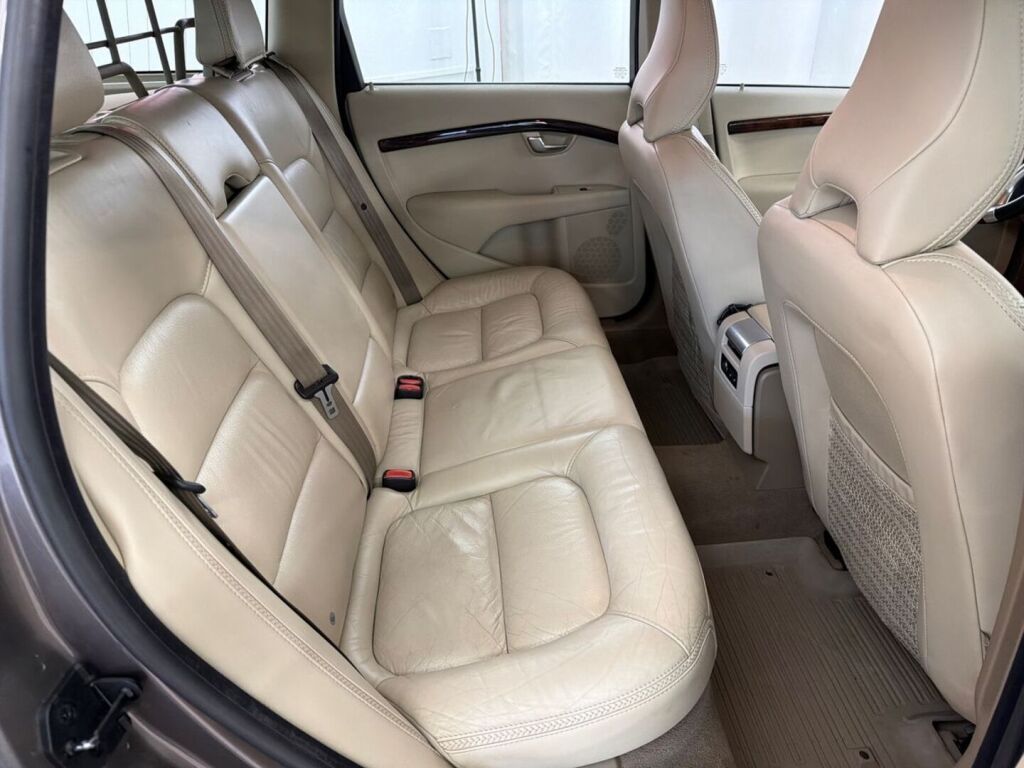 Volvo XC70 2010 Ruskea (beige)