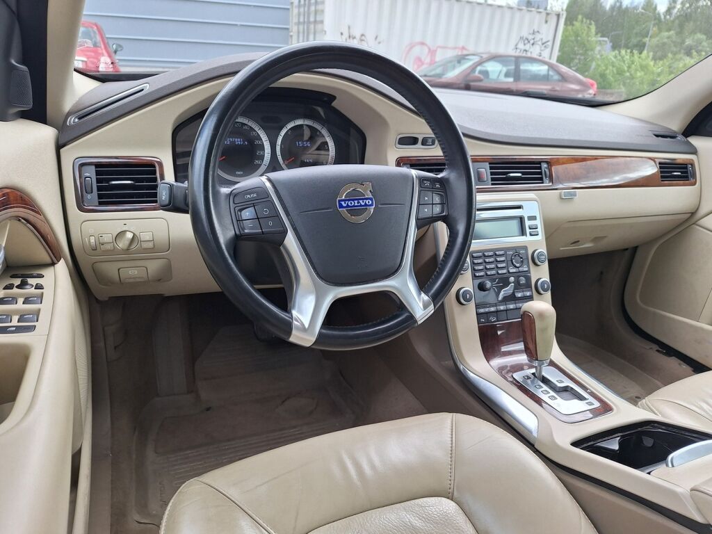Volvo XC70 2010 Ruskea (beige)
