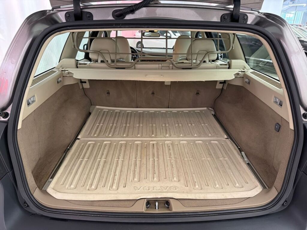 Volvo XC70 2010 Ruskea (beige)