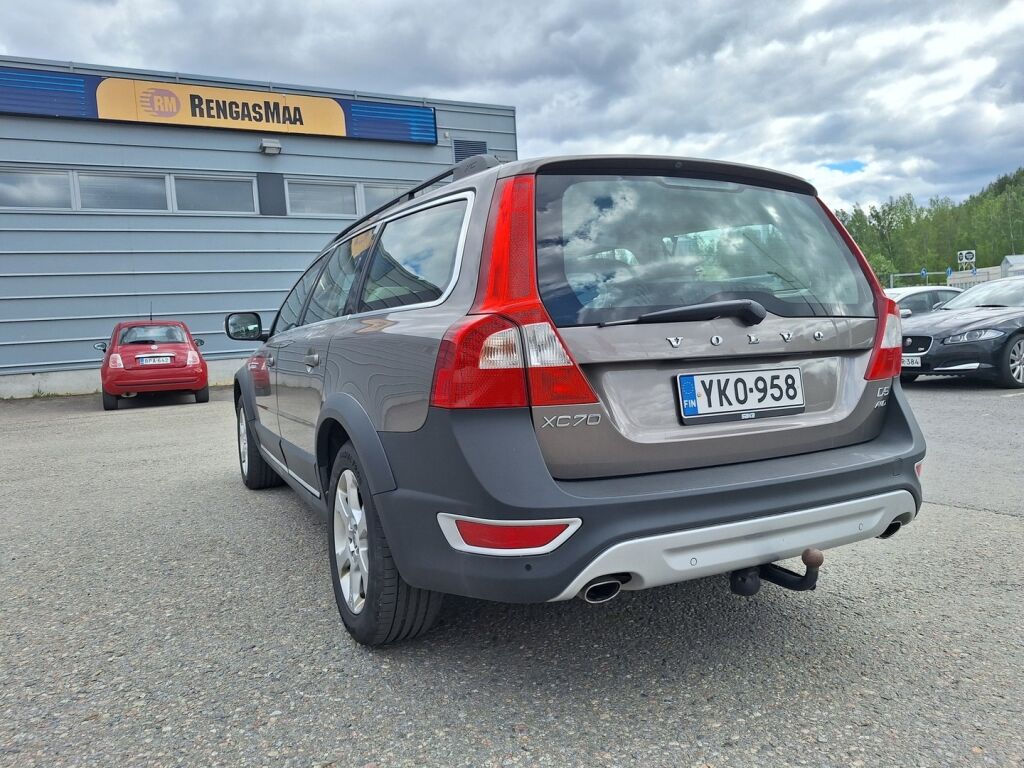 Volvo XC70 2010 Ruskea (beige)