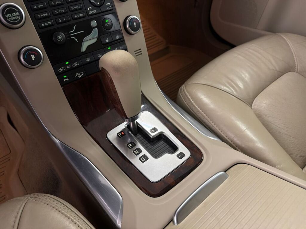 Volvo XC70 2010 Ruskea (beige)