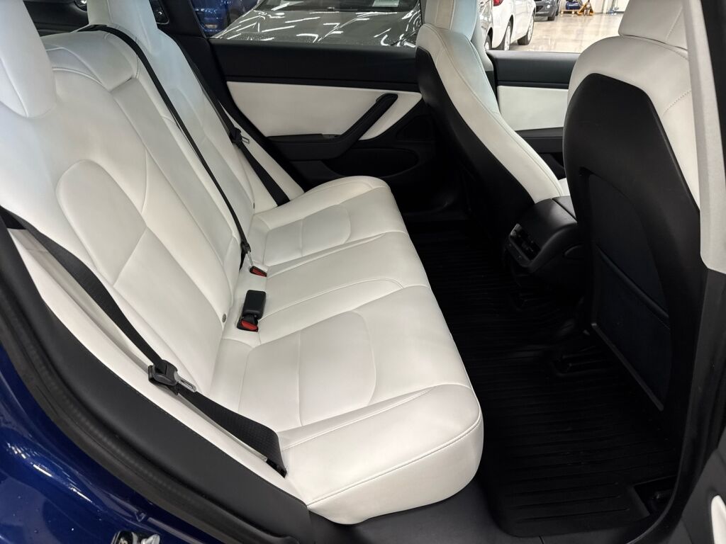 Tesla Model 3 2020 Sininen