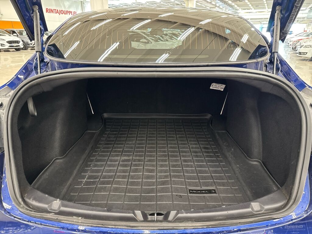 Tesla Model 3 2020 Sininen