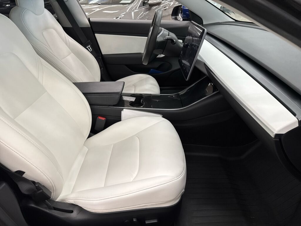 Tesla Model 3 2020 Sininen