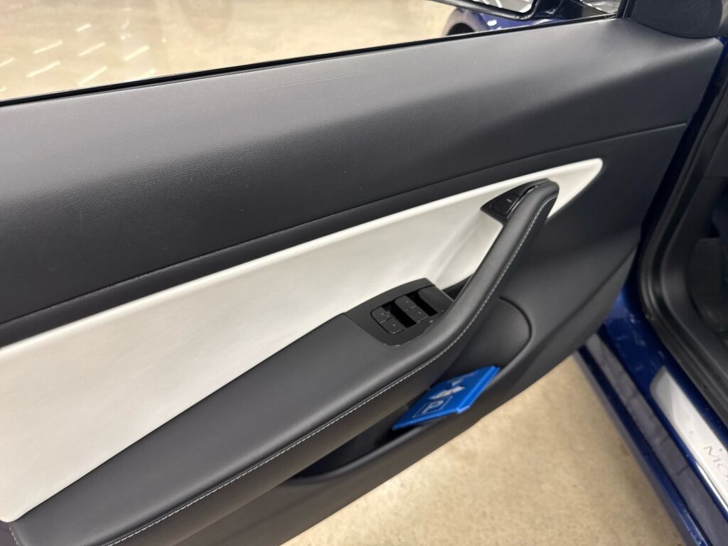 Tesla Model 3 2020 Sininen