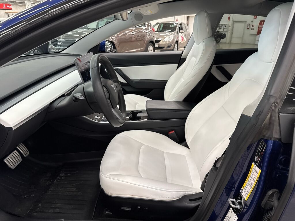 Tesla Model 3 2020 Sininen